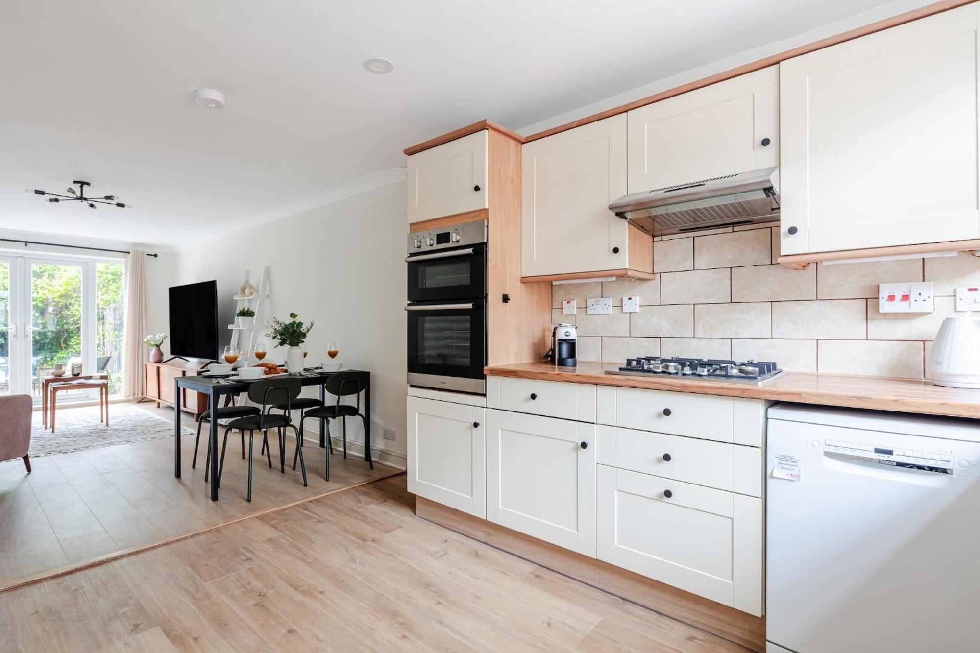 River Thames & Tate Britain - 4br With Patio - Cityapartmentstay *